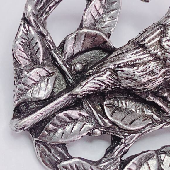 Vintage 1999 Birds & Blooms Pewter Cardinal Figural Leaf Bird Brooch Pin - Picture 4 of 7